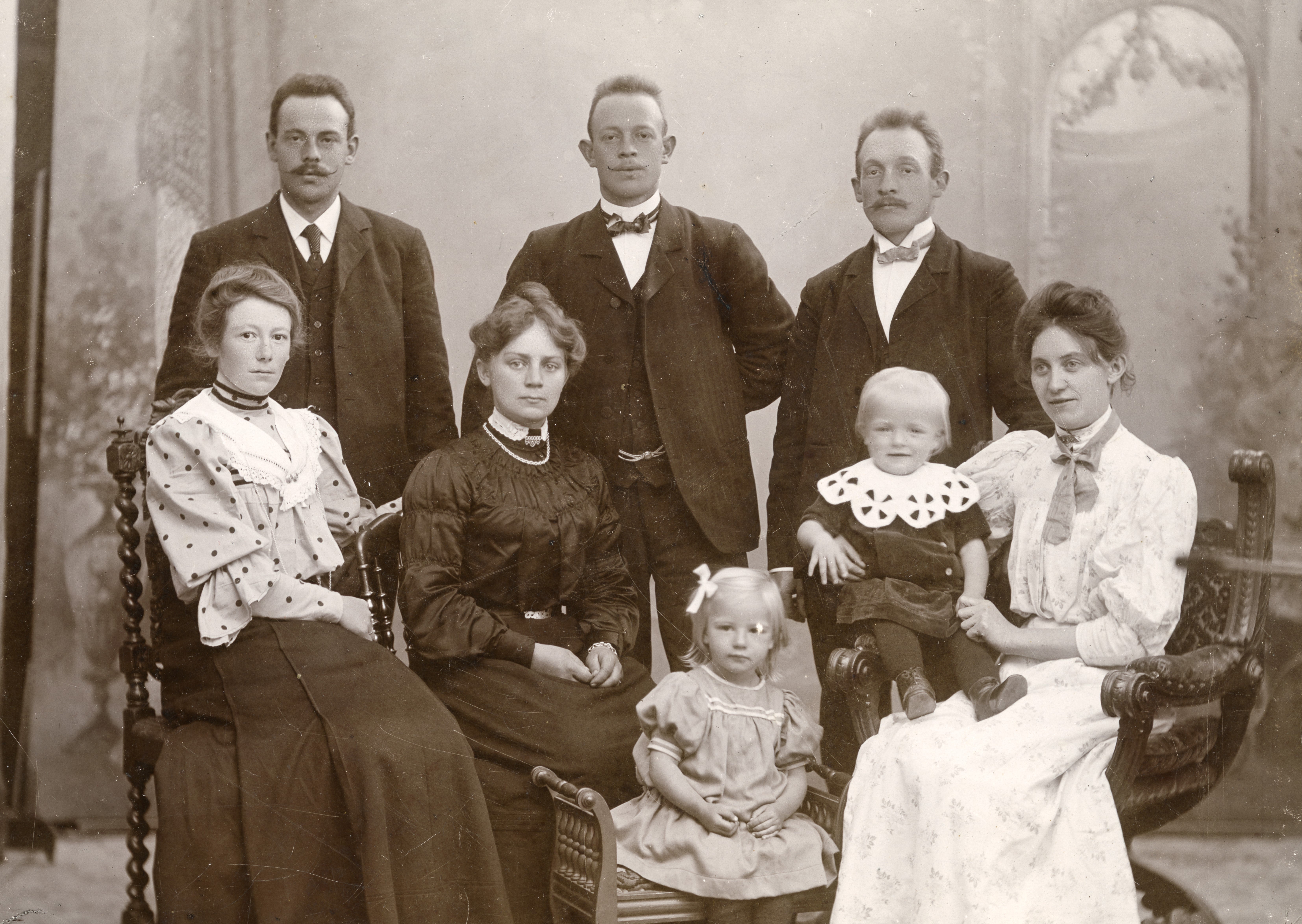 1907 Hans Rasmussen, Morten, Rasmus Rasmussen, Mathilde Dommergaard, Ane, to børn, Petra.