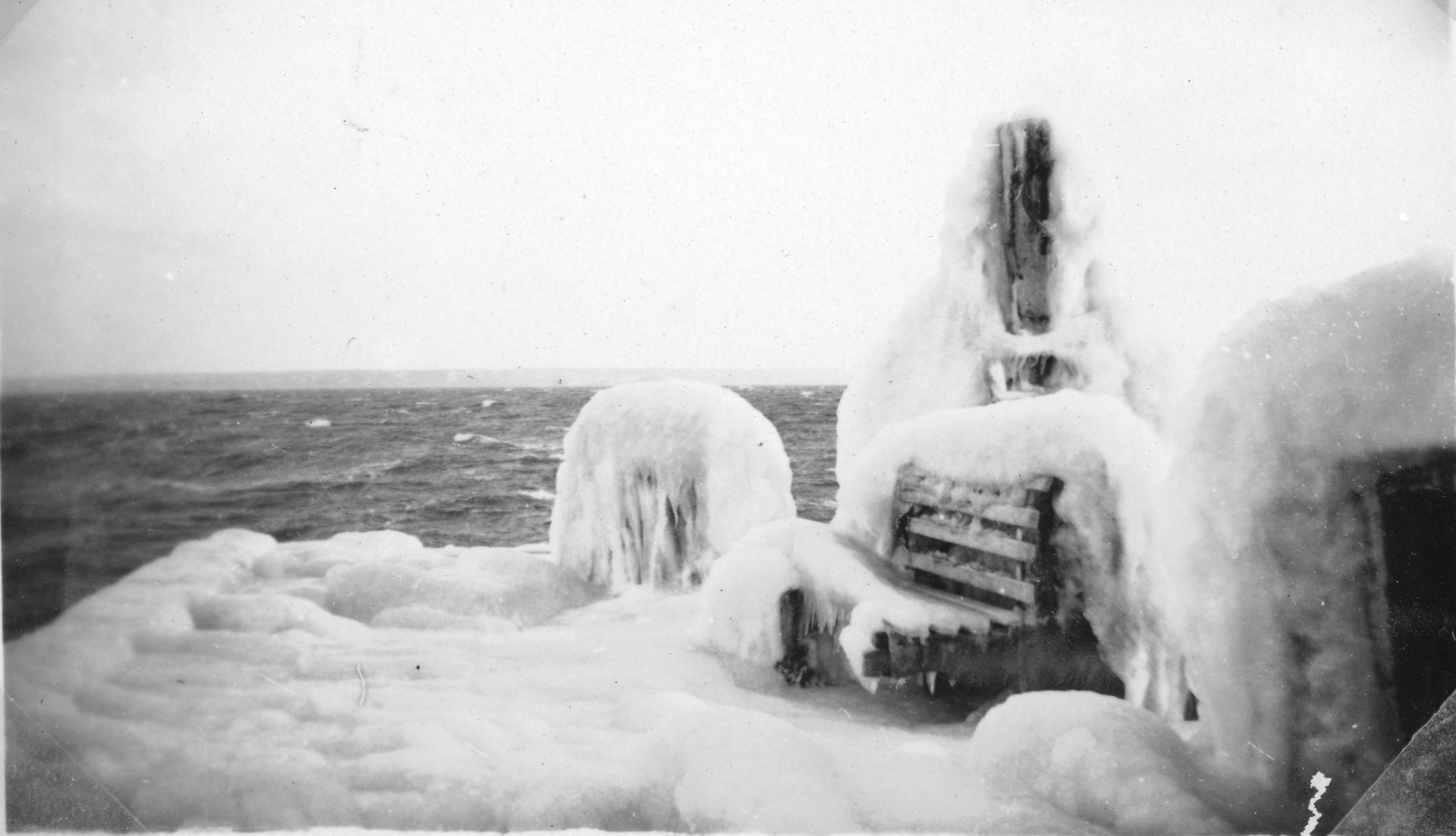 1937 Tunø havneindsejling m. yderste mole i dybfrost