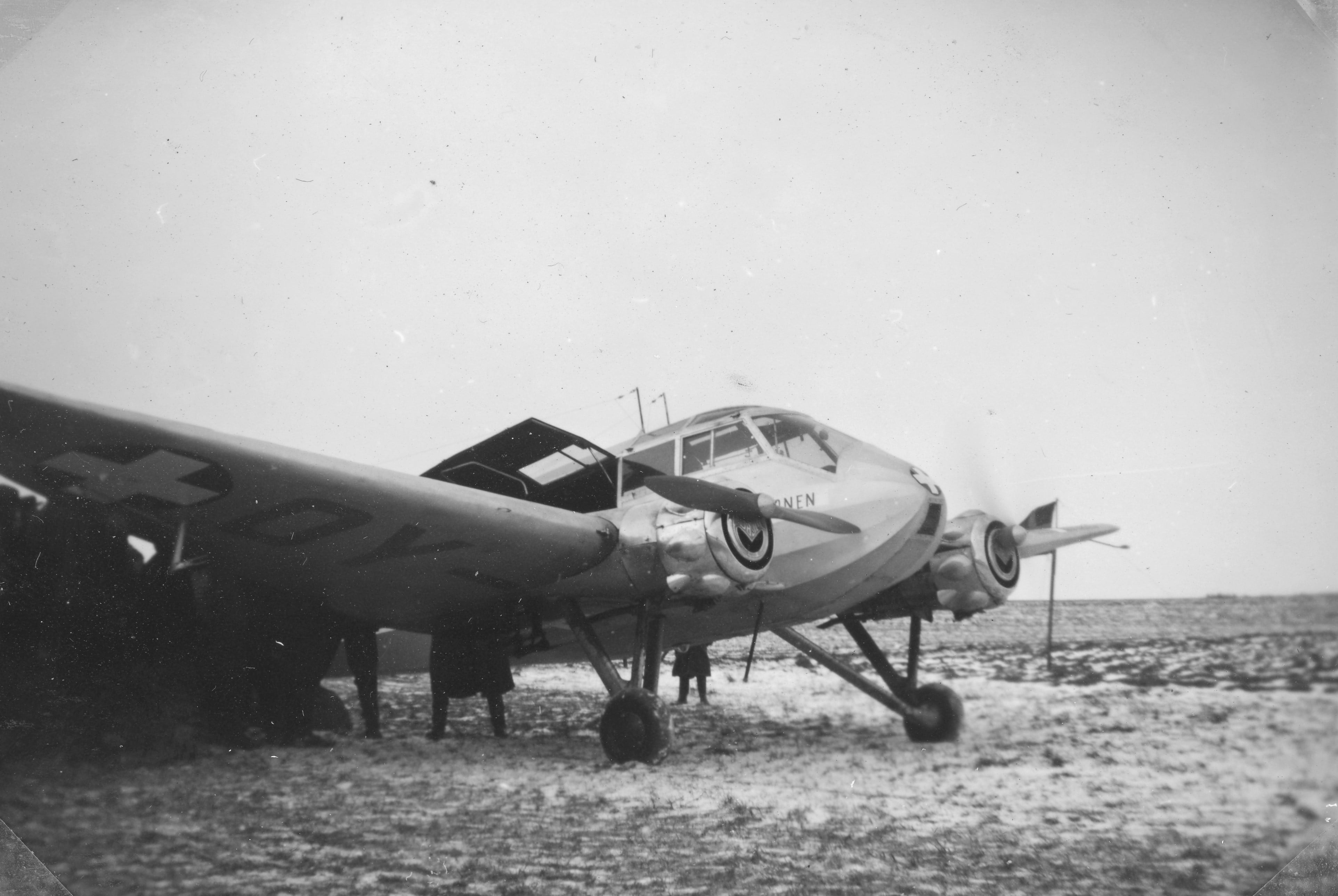 1940 Zonen leverer brød og post.