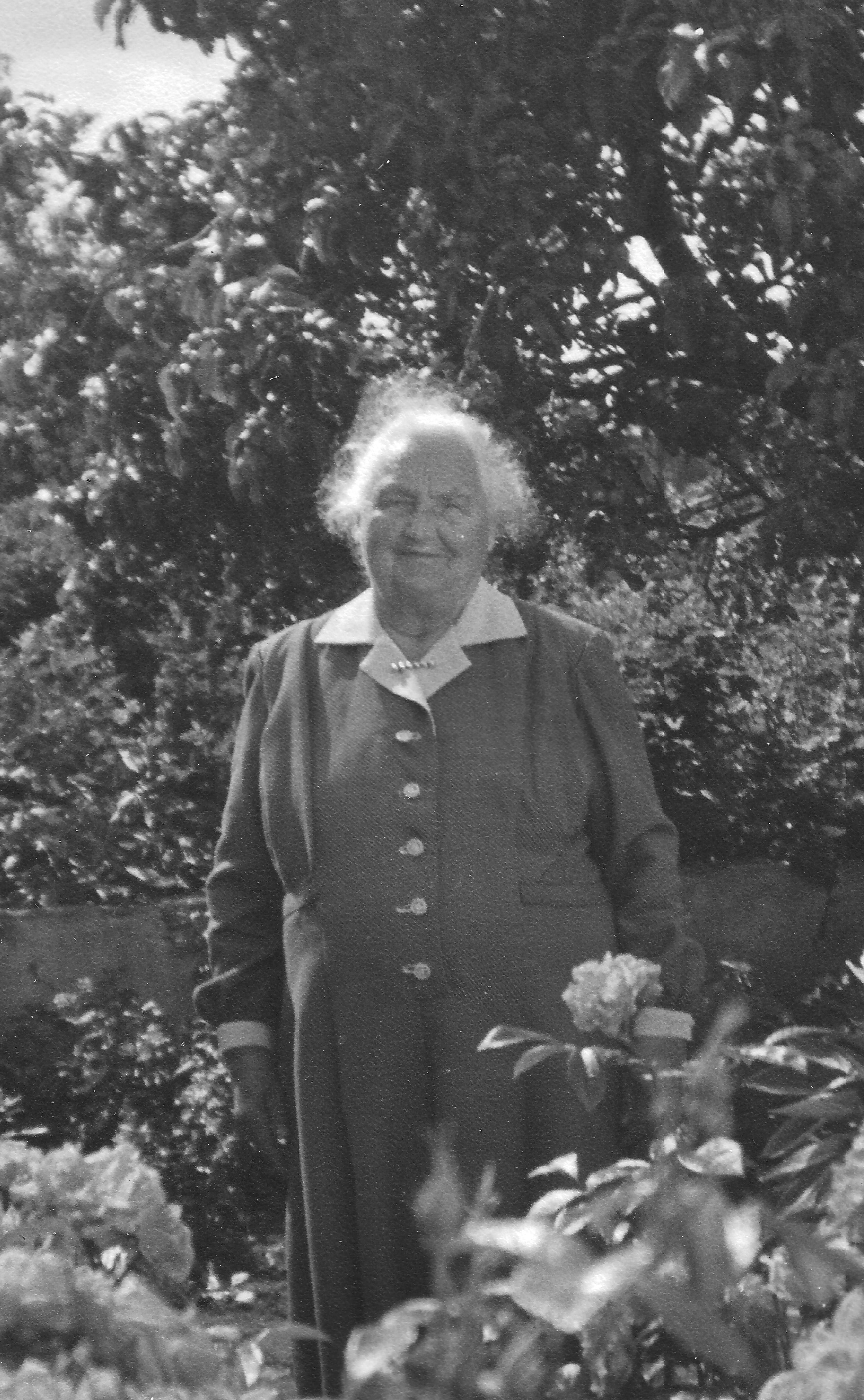 1963 Katrine Kristiansen (1876-1964) Tunø Hovedgade 21. Foto Ella Bjerring.