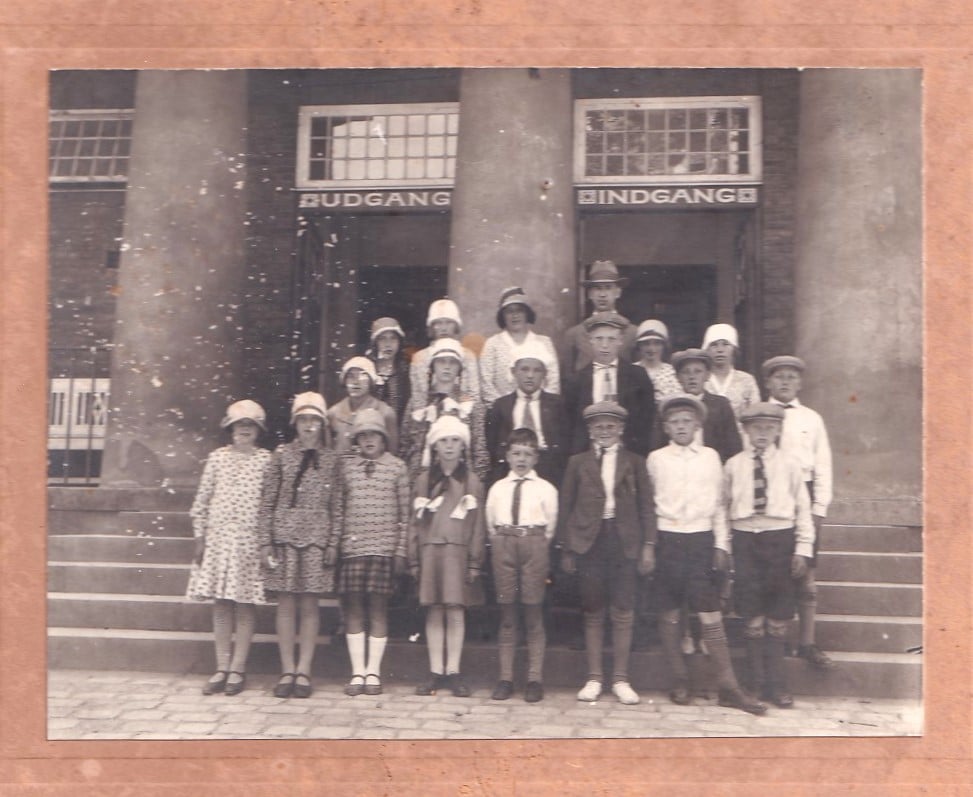 1930 ca. Tunø Skole på udflugt. Midt.rk. 3. Johan Kristiansen.