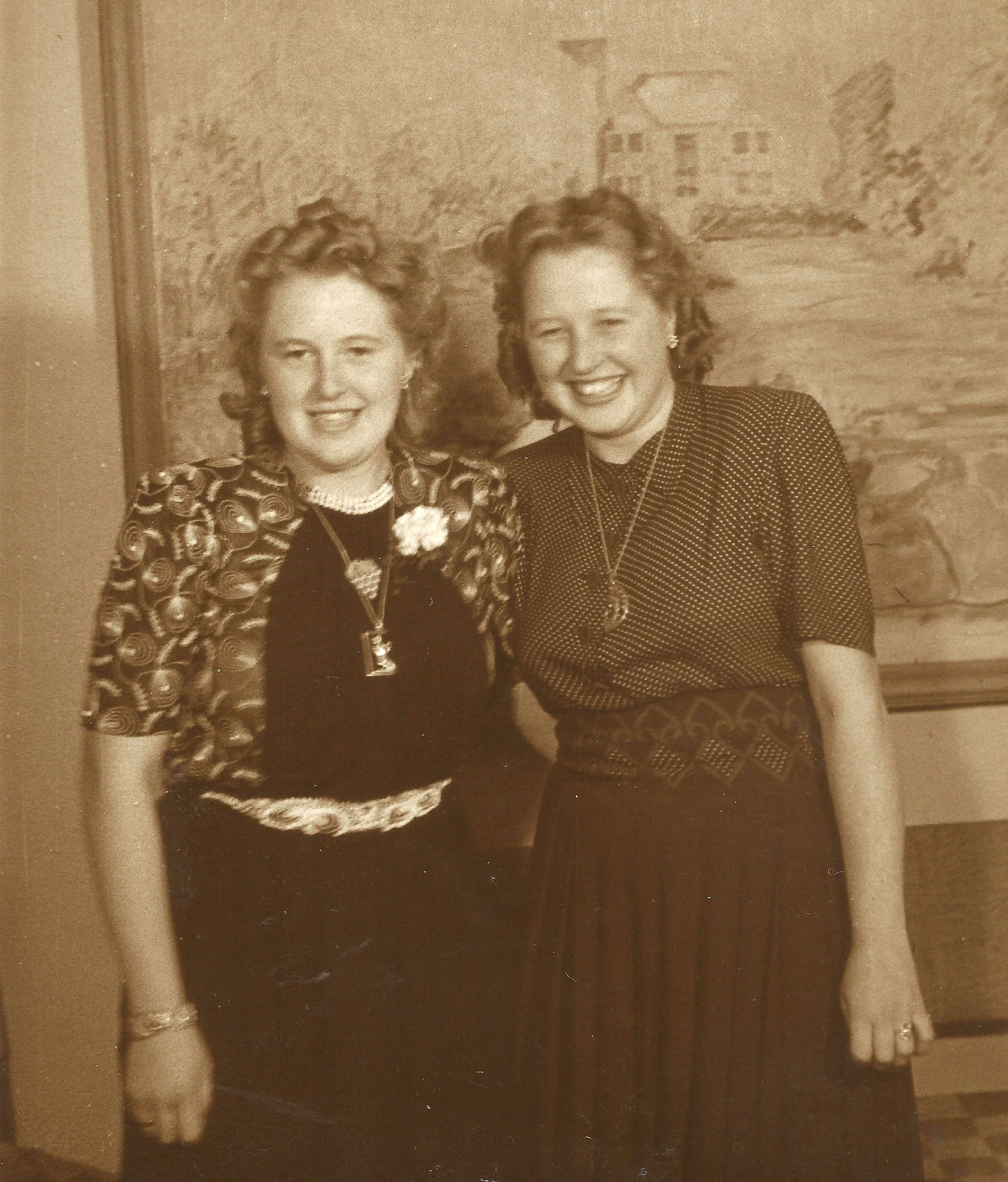 1940-erne Ruth (1926-2007) og Agnete (Nete) Kristiansen. (1928-2023).